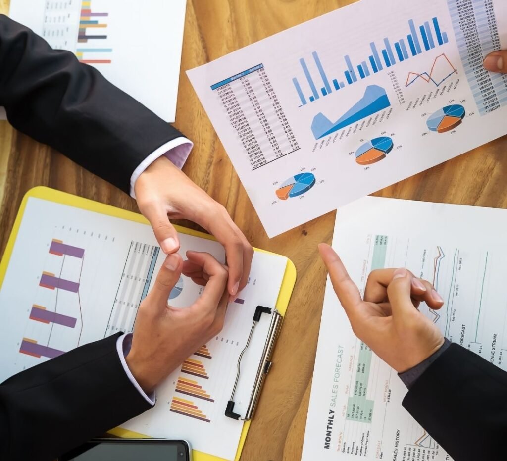personas con papeles en pagina Servicios de Consultora Financiera Cartagena Murcia